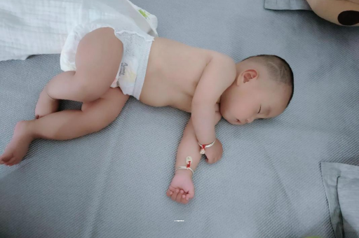 三明几个月宝宝会抬头